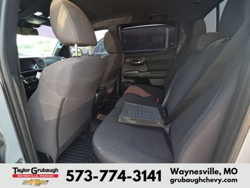 Used 2018 Toyota Tacoma TRD Off-Road w/ Technology Package AWD/4WD image 14