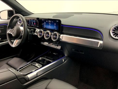 Used 2026 Mercedes-Benz GLB 250 image 10