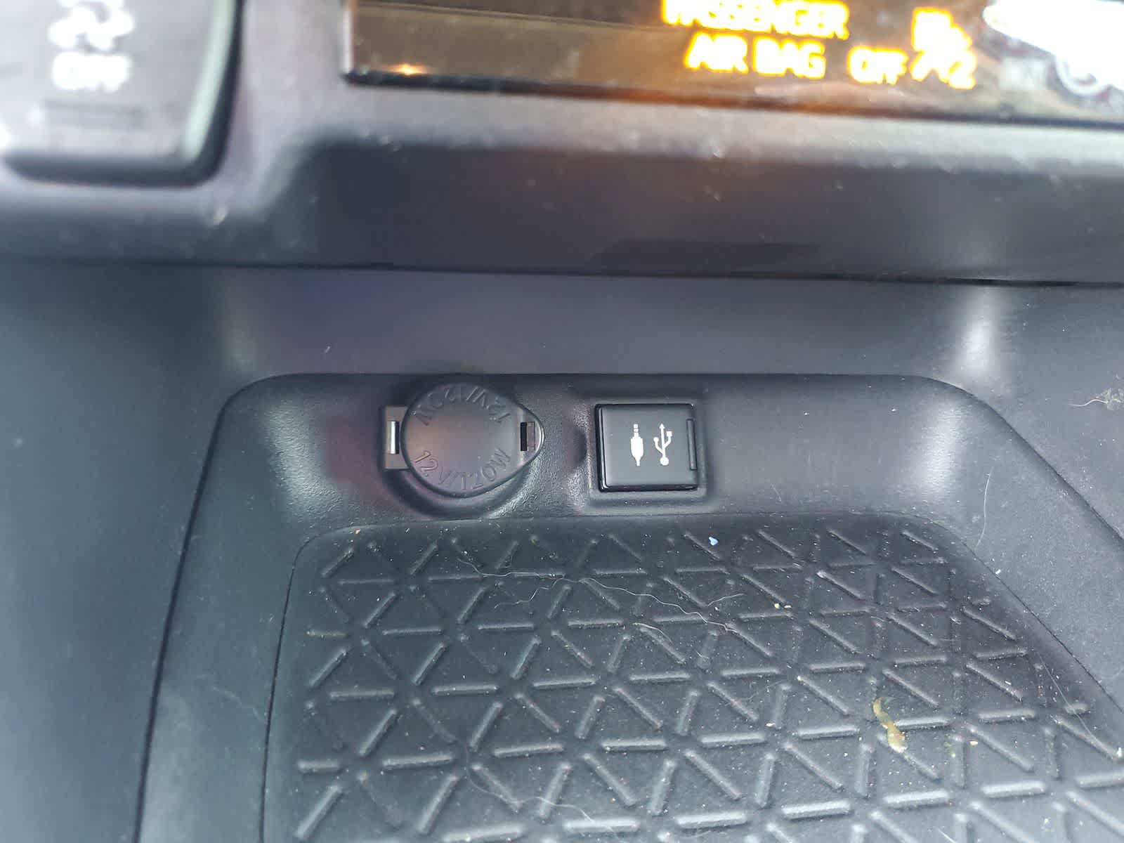 Used 2019 Toyota RAV4 XLE Premium FWD image 22