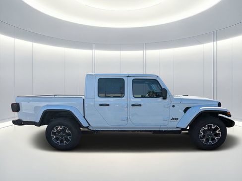 New 2026 Jeep Gladiator Sport AWD/4WD image 3