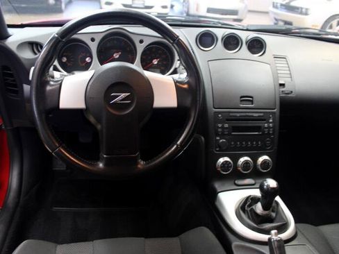 Used 2006 Nissan 350Z Base w/ (N93) Cargo Convenience Pkg image 37