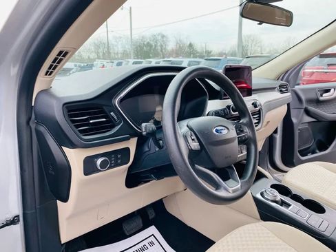 Used 2020 Ford Escape SE image 28