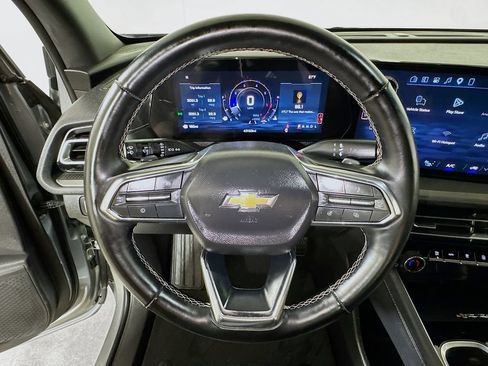 Certified 2025 Chevrolet Traverse LT FWD image 9