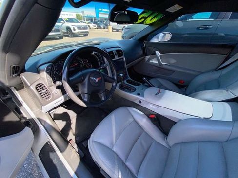Used 2005 Chevrolet Corvette Coupe w/ Preferred Equipment Group RWD image 2