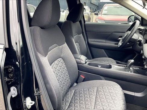 Used 2025 Nissan Kicks SV AWD/4WD image 10