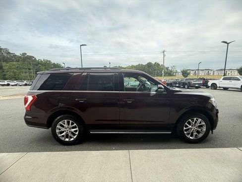 Used 2020 Ford Expedition XLT w/ Equipment Group 202A AWD/4WD image 8