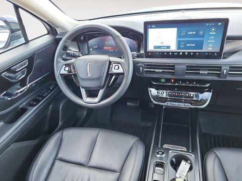 Used 2024 Lincoln Corsair Reserve w/ Towing Package image 11