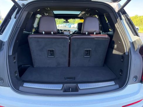 Certified 2024 Cadillac XT6 Premium Luxury w/ LPO, Floor Liner Package AWD/4WD image 32