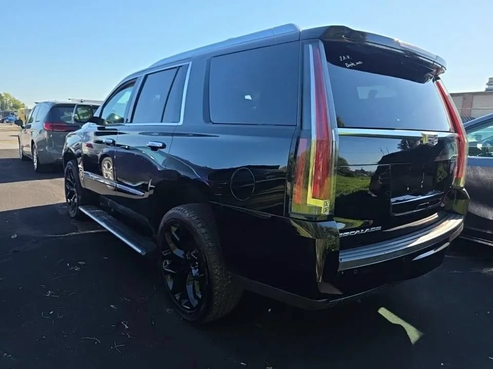 Used 2015 Cadillac Escalade Premium AWD/4WD image 4
