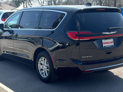 New 2026 Chrysler Pacifica Select image 7