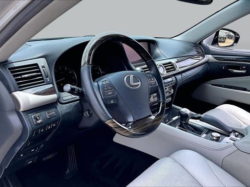 Used 2013 Lexus LS 460 w/ Comfort Pkg RWD image 15