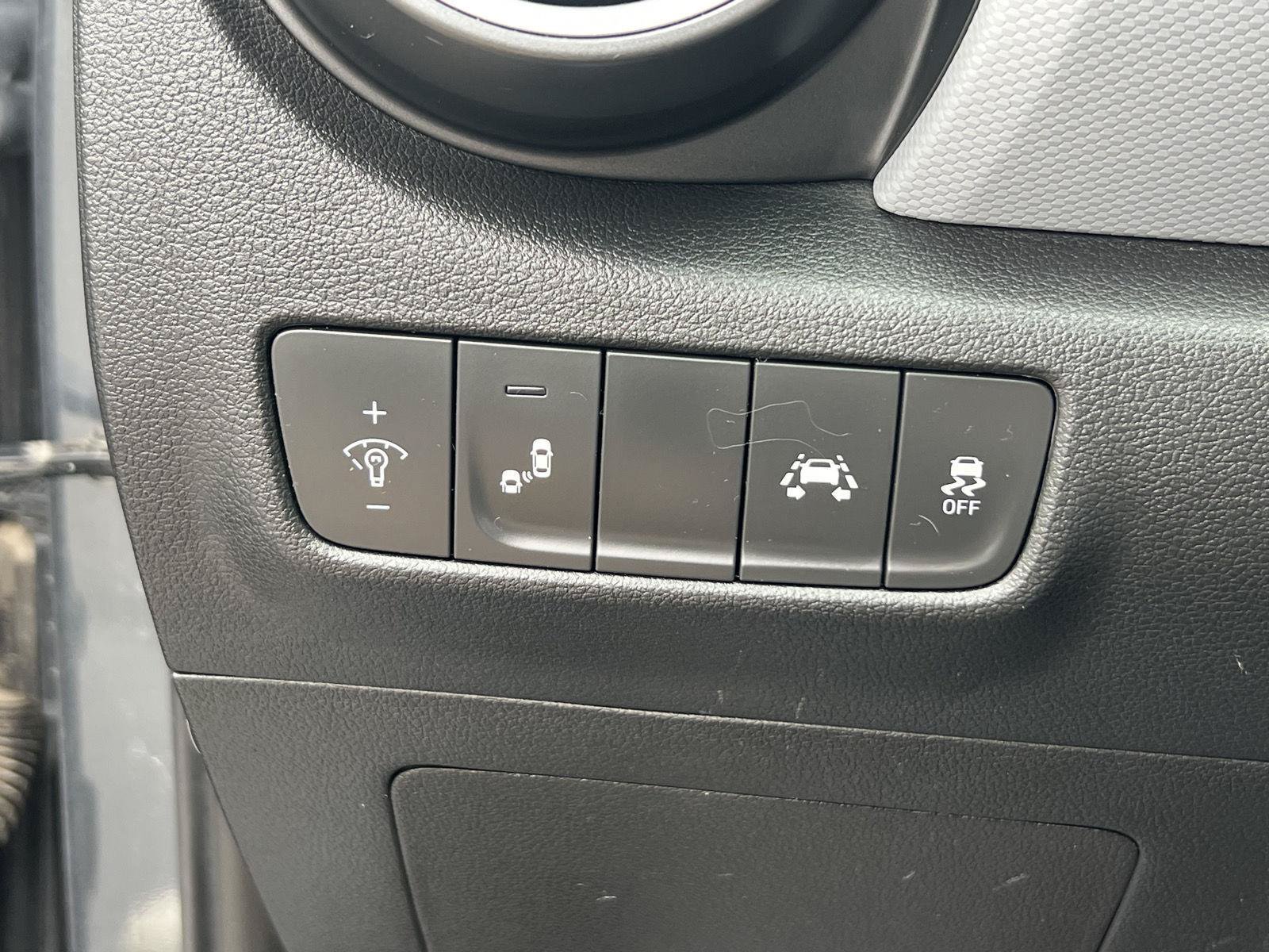 Used 2021 Hyundai Kona Limited AWD/4WD image 33