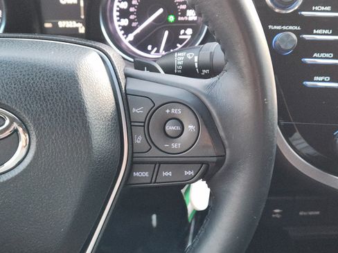 Used 2018 Toyota Camry SE FWD image 23
