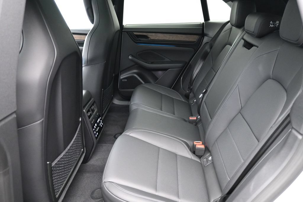 Certified 2026 Porsche Macan Electric RWD image 7
