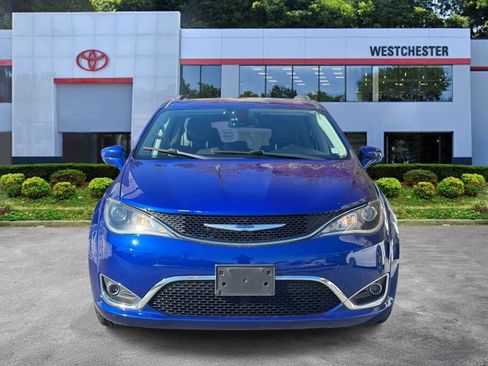 Used 2019 Chrysler Pacifica Touring-L image 2