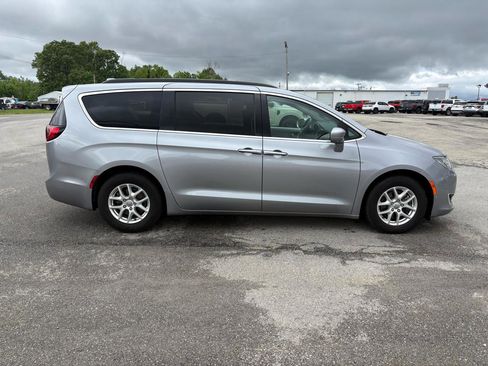 Used 2020 Chrysler Pacifica Touring w/ Advanced Safetytec Group FWD image 2