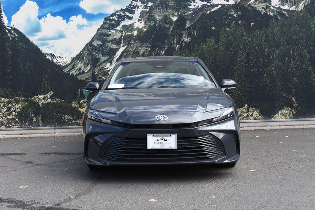 Used 2025 Toyota Camry LE FWD image 5