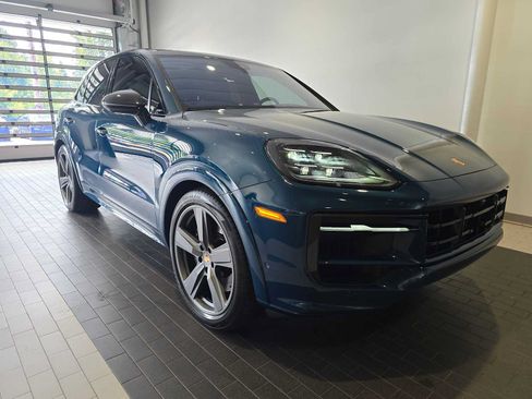 Used 2025 Porsche Cayenne GTS AWD/4WD image 9