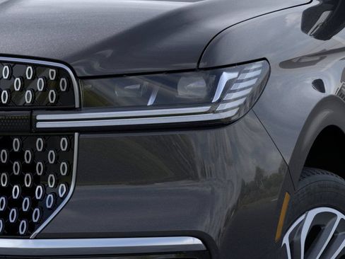 New 2026 Lincoln Navigator L Premier AWD/4WD image 18
