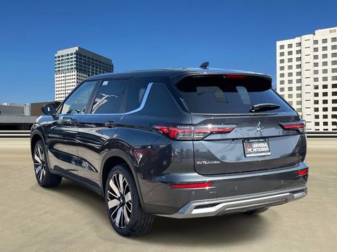 New 2025 Mitsubishi Outlander SE image 3