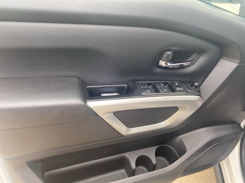 Used 2024 Nissan Titan SV w/ SV Convenience Package image 17