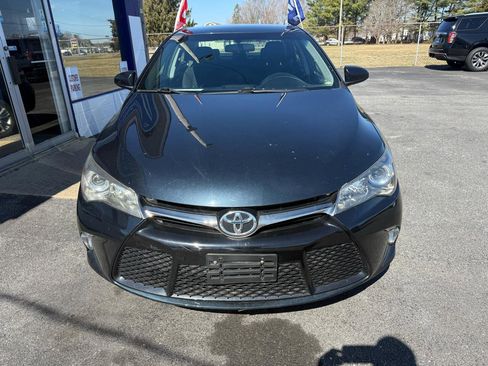Used 2017 Toyota Camry SE image 2