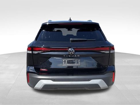 Used 2025 Volkswagen Tiguan S FWD image 7
