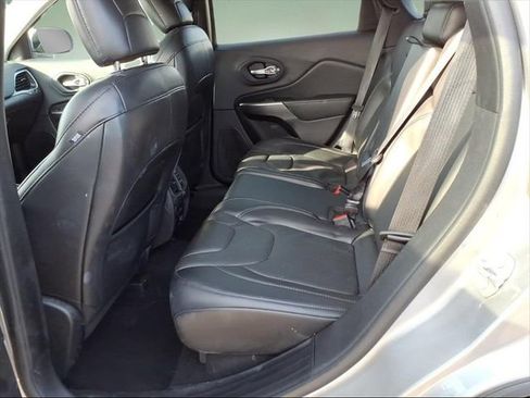 Used 2020 Jeep Cherokee Limited image 12