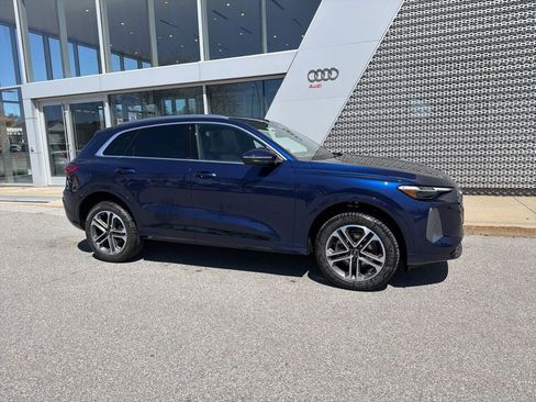 Used 2025 Audi Q5 Premium Plus w/ Premium Plus AWD/4WD image 2