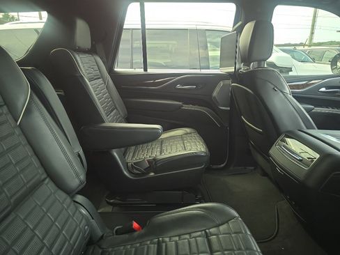 Used 2023 Cadillac Escalade Sport Platinum w/ LPO, ONYX Package AWD/4WD image 8