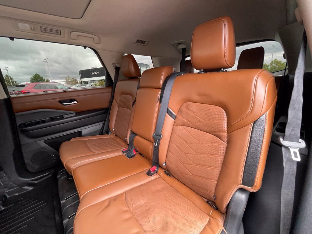 Used 2023 Nissan Pathfinder Platinum w/ Black Appearance Package FWD image 26