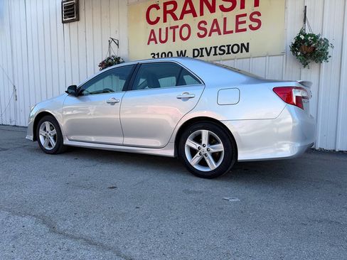 Used 2013 Toyota Camry SE FWD image 9