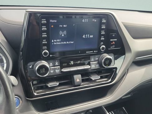 Used 2022 Toyota Highlander XLE FWD image 14