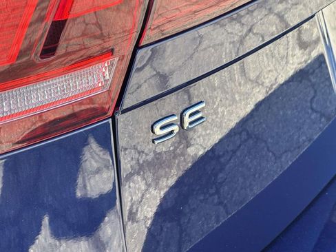 Used 2023 Volkswagen Tiguan SE w/ Panoramic Sunroof Package image 11