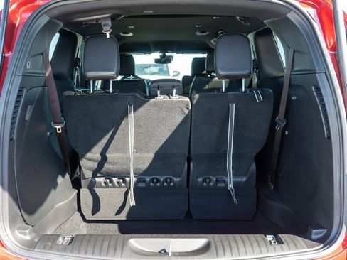 New 2026 Chrysler Pacifica Select image 9