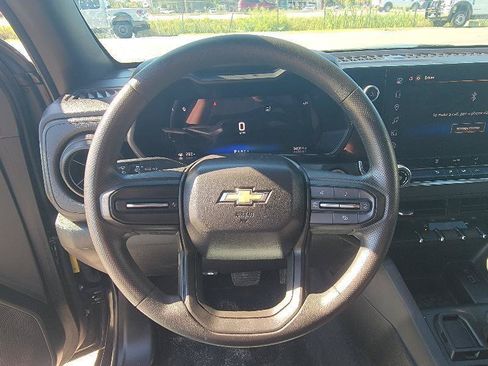 Used 2024 Chevrolet Colorado W/T RWD image 4