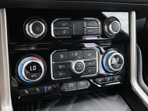 Used 2023 GMC Yukon XL Denali RWD image 19