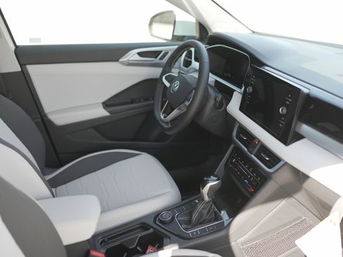 New 2025 Volkswagen Taos SE image 17