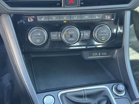 Used 2022 Volkswagen Jetta SE w/ Panoramic Sunroof Package FWD image 27