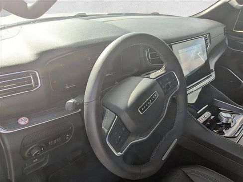 Used 2024 Jeep Wagoneer L Series II RWD image 10