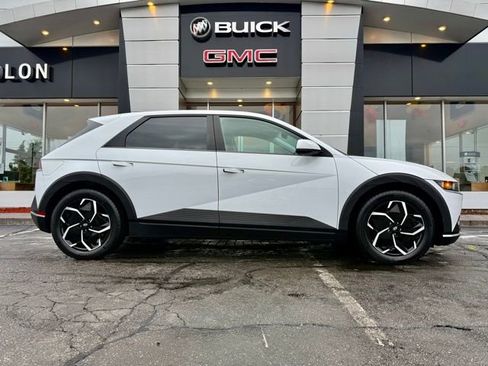 Used 2024 Hyundai Ioniq 5 SE image 2