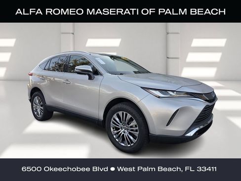 Used 2022 Toyota Venza LE image 1