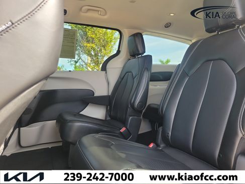 Used 2024 Chrysler Pacifica Touring-L FWD image 14