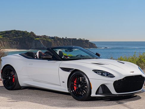 Used 2023 Aston Martin DBS Volante image 2