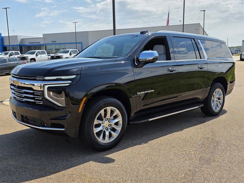 New 2025 Chevrolet Suburban Premier image 7