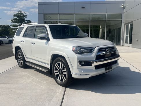 Certified 2024 Toyota 4Runner Limited AWD/4WD image 2