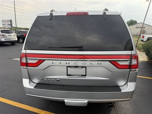 Used 2017 Lincoln Navigator L Select AWD/4WD image 4