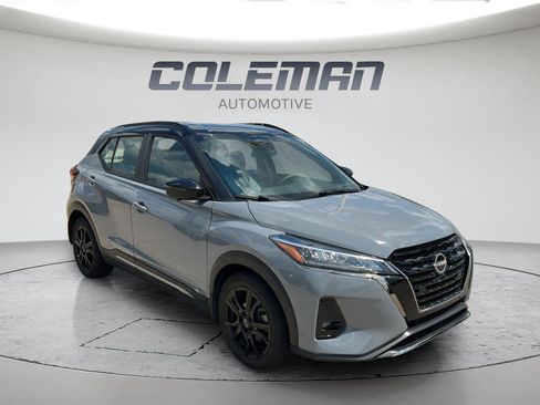 Used 2023 Nissan Kicks SR w/ SR Premium Package FWD image 2