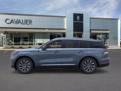 Used 2025 Lincoln Aviator AWD image 3