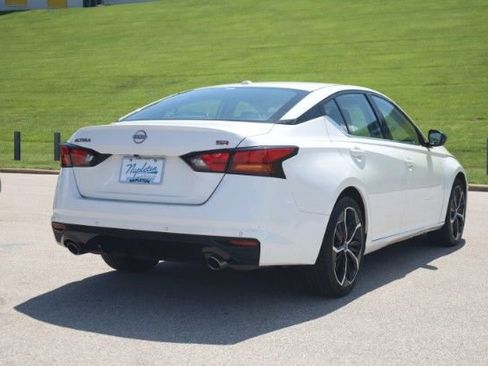 Used 2025 Nissan Altima 2.5 SR FWD image 3